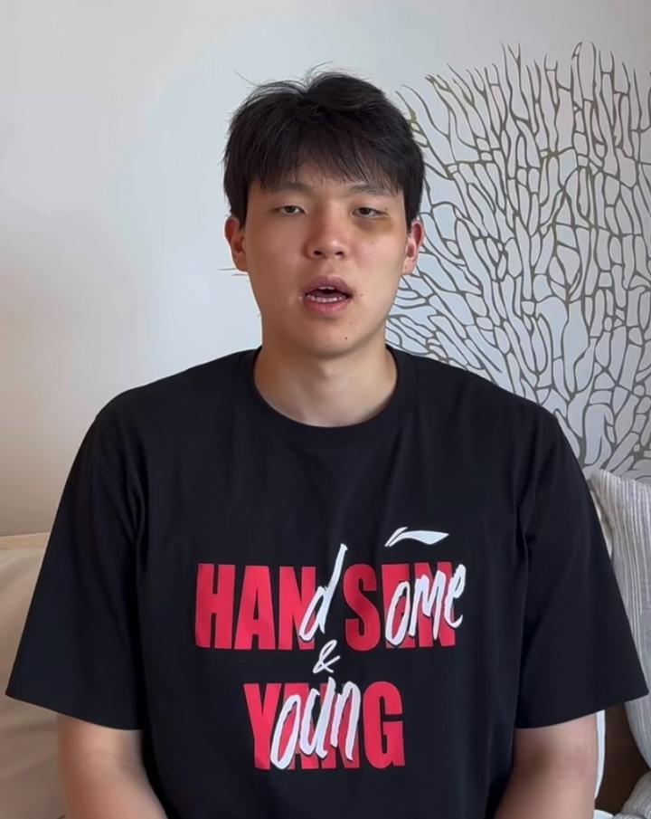 kaiyun官方下载-杨瀚森肿着熊猫眼回应东契奇：谢谢关注 等你的手机号 赛场见